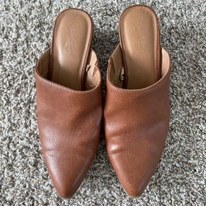 Universal Thread Mules/Clogs